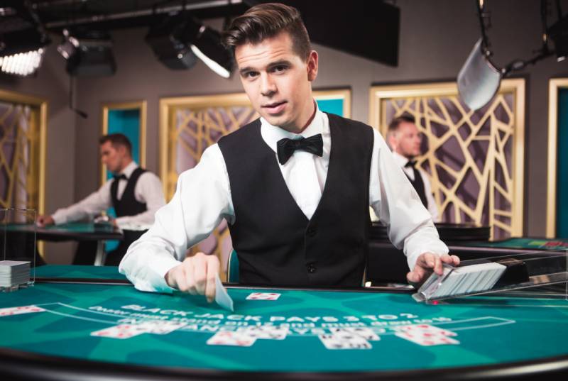 Triple Card Poker 12bet Là Gì? Trò Chơi Bài Ba Lá Đầy Hấp Dẫn 7 Quan sát bài nhà cái